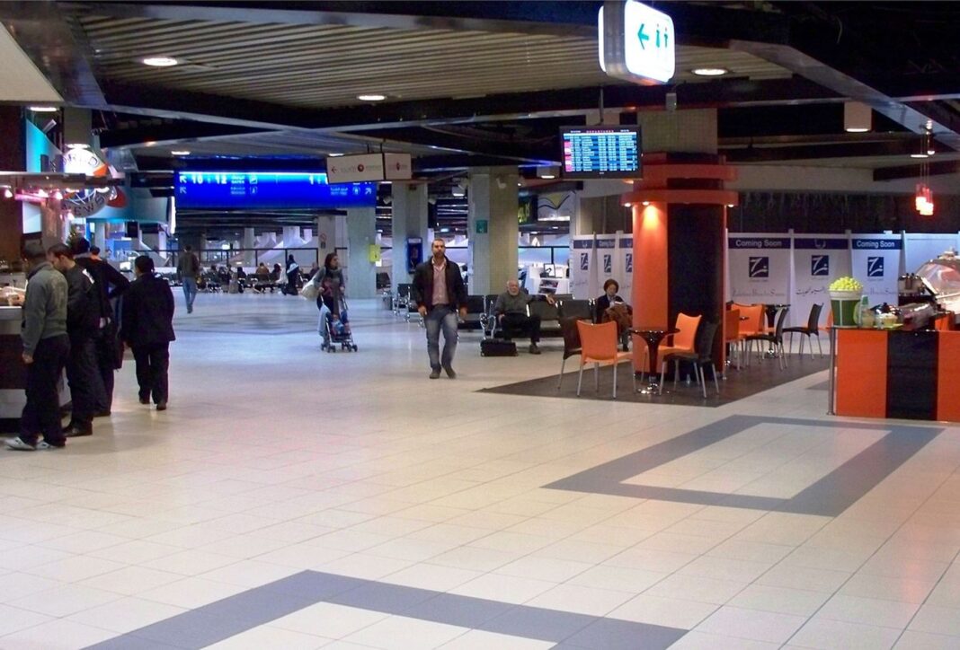 Controale digitale la frontieră: aeroporturile avertizează asupra întârzierilor, Comisia Europeană minimalizează impactul