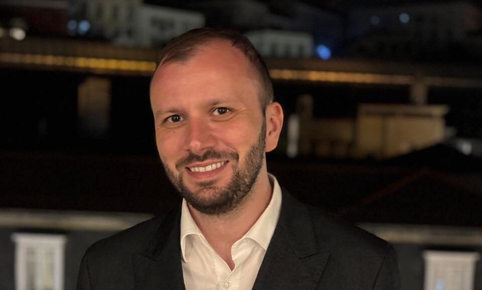 Cosmin Grossu Sterea, noul președinte al Tribunalului București, unde este judecător de 2 ani / N-a mai condus instanțe anterior / A făcut Dreptul la Academia de Poliție / Se opune reformei Bolojan în Justiție