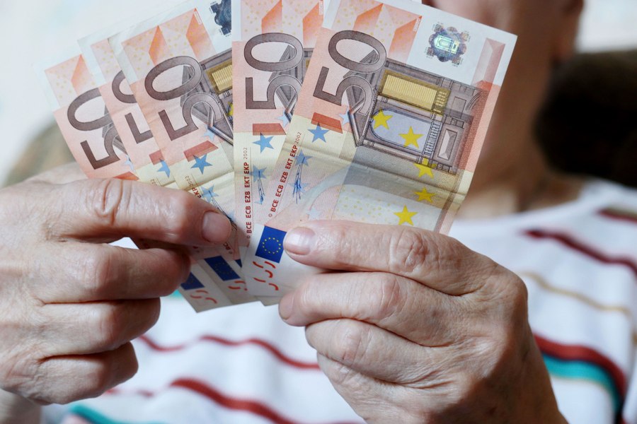 Creșteri record de prețuri în Bulgaria după trecerea la euro: pâinea, taxele de parcare și produsele de bază aproape s-au dublat în doar 48 de ore