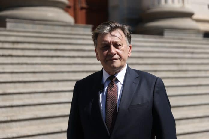 Crin Antonescu revine în prim-plan cu un termen nou: „Bolomania”