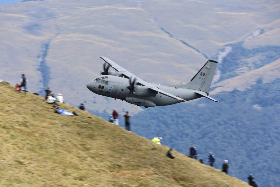 Cu ce avion a zburat Nicușor Dan la Paris, unde a rămas blocat din cauza vremii / Aeronava C-27J Spartan se află de 16 ani în serviciul Armatei Române