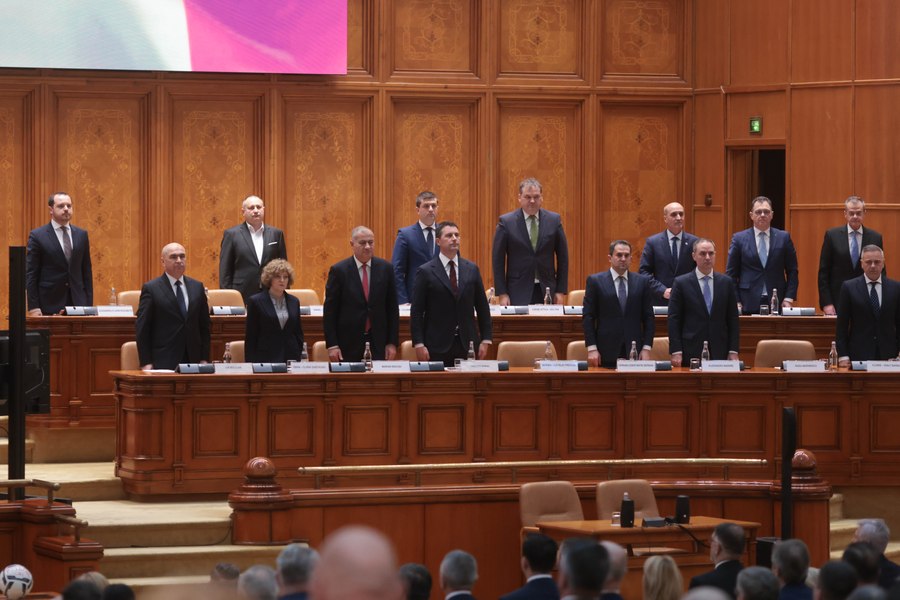 Cum comunică și gestionează crizele Guvernul Bolojan. „Nu au cultura comunicațională de tipul unei organizații inteligente