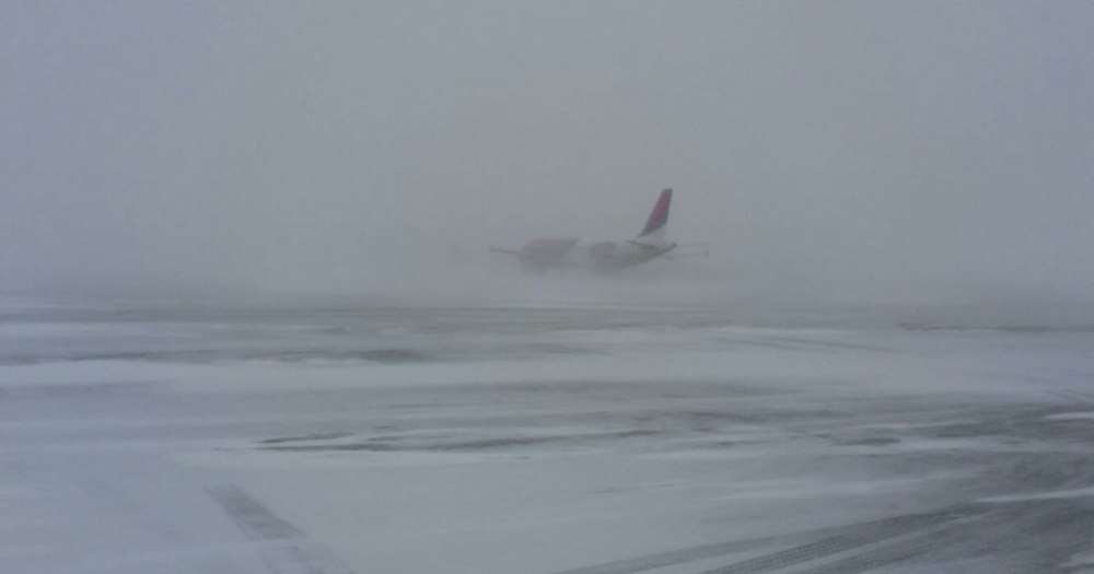 Cum influențează fenomenele meteo severe zborurile din România și ce măsuri iau piloții