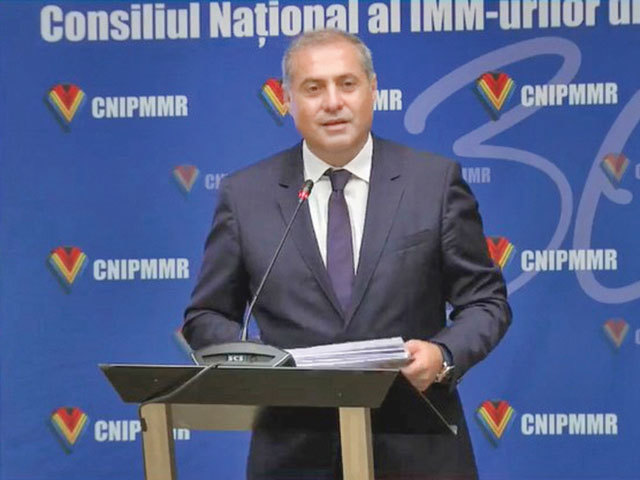 Cum se resimt provocările economice în rândul micilor antreprenori? Florin Jianu, IMM România: Din a doua jumătate a anului trecut, există o întârziere a plăţii facturilor. Firmele nu mai au bani să plătească. Statul trebuie să recâştige încrederea antreprenorilor