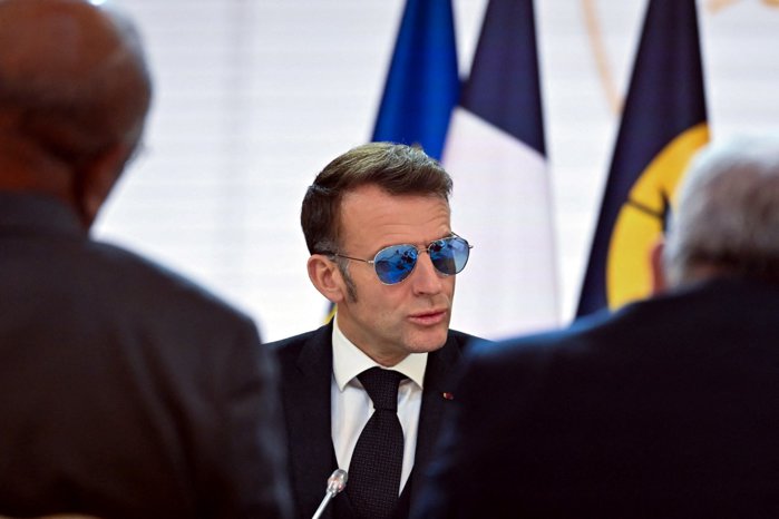 De ce a purtat Macron ochelari de soare la Davos? Liderul de la Elysee a mărturisit că are ochii umflaţi. „Este, desigur, ceva complet inofensiv”