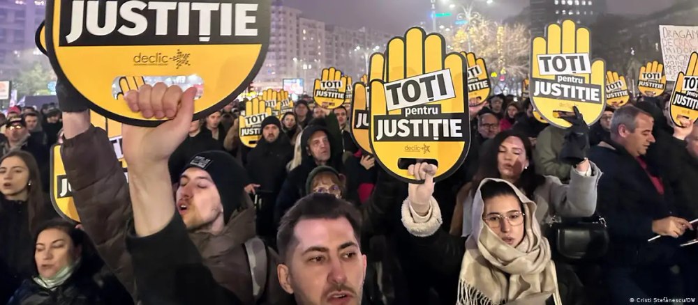 De ce amână CCR iar legea pensiilor magistraților