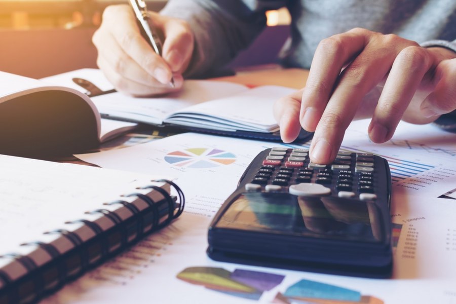 Detox financiar: 5 obiceiuri de lăsat în urmă. „Planificarea obsesivă a cheltuielilor a devenit cultura dietelor în finanțele personale”