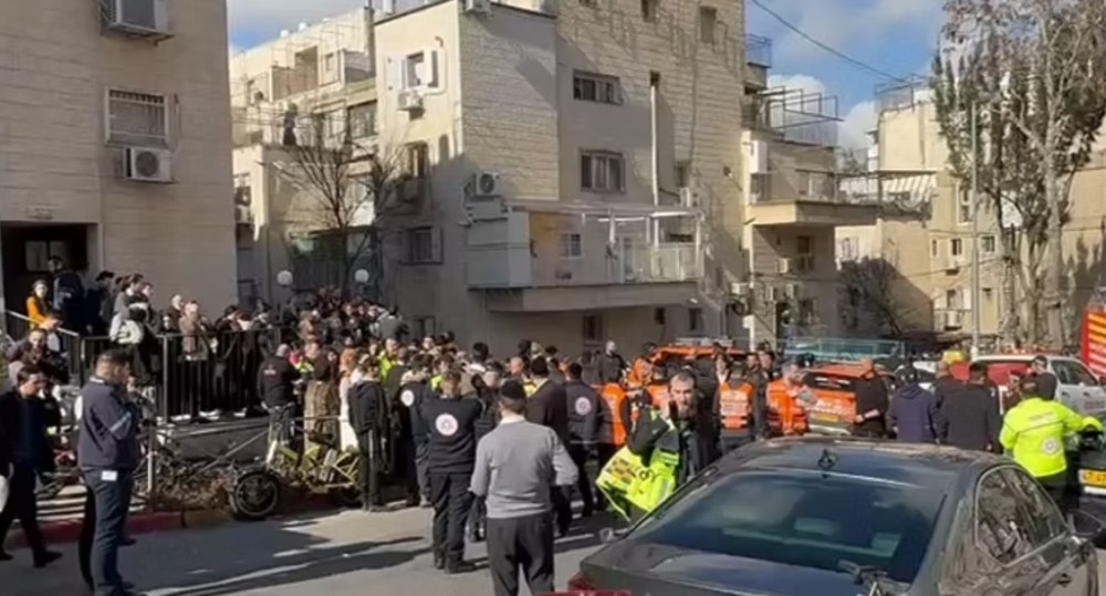 Doi bebeluși au murit într-o creșă din Ierusalim, alți 53 au fost răniți. Unul dintre micuții decedați se afla în prima zi la această unitate