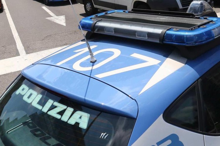 Doi muncitori români, luați ostatici de un bătrân din capitala Italiei: îi renovau apartamentul și s-au trezit cu pistolul la tâmplă