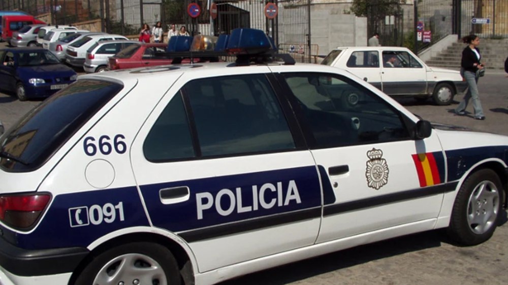 Doi români, un tânăr de 20 de ani și o fată de 13 ani, s-au aruncat în gol de la etajul 9 al unei clădiri din Spania