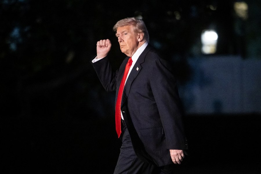 Donald Trump ar fi investit aproximativ 100 de milioane de dolari în obligațiuni, inclusiv titluri emise de Netflix și Warner Bros