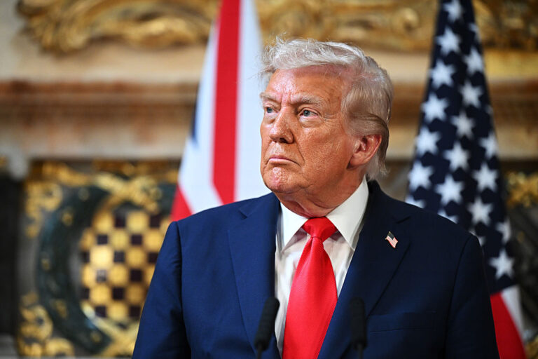 Donald Trump îi îndeamnă pe americani și pe aliații SUA să părăsească Iranul. Președintele SUA „va acționa în consecință”