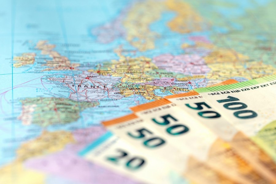 Economia globală rezistă șocurilor de pe pieţele internaţionale. FMI îmbunătățește estimările pentru 2026. Cum a influenţat AI prognoza economică