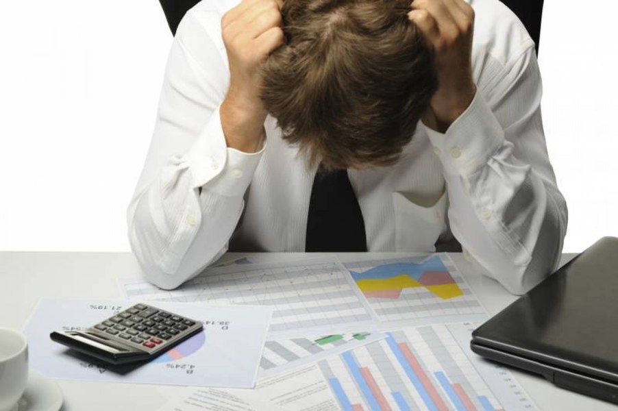 Economia românească atârnă de un fir de ață: companii mari nu-și mai pot plăti datoriile