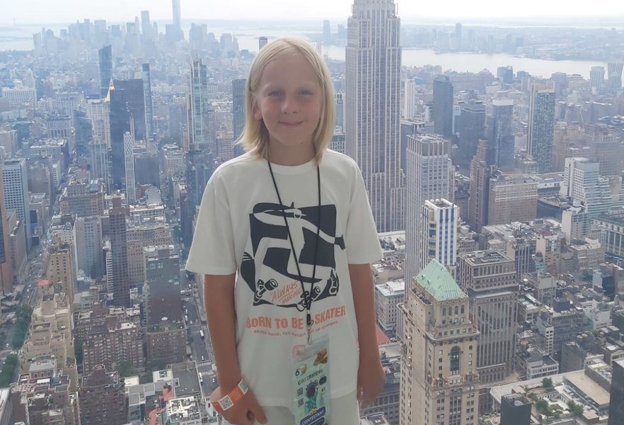 Elevul care câștigă medalii internaționale la Matematică din plăcerea de a descoperi lucruri noi. Își începe ziua citind