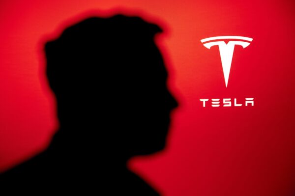 Elon Musk în ”Dosarul Epstein” / Fondatorul Tesla ar fi discutat despre o vizită pe „insula” lui Jeffrey Epstein