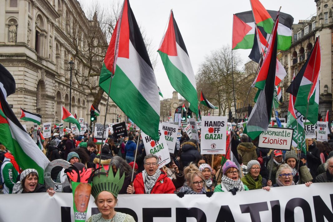 Emiratele Arabe taie finanțarea pentru studenții care vor să studieze în Marea Britanie de teamă că aceștia vor fi radicalizați de grupările islamice extremiste