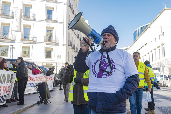 Europa se confruntă cu o criză sturcturală a sistemelor de pensii şi nu mai poate evita creşterea vârstei de pensionare. Studiul de caz al Spaniei explică motivele economice