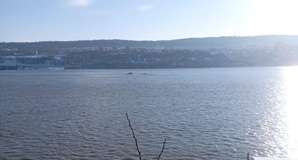 EXCLUSIV O barjă cu îngrășământ de azot s-a scufundat în Dunăre, la Zimnicea / Autoritățile n-au făcut public incidentul / Căpitănia Giurgiu: ”Am dat termen 10 zile armatorului să curețe locul” / Apele Române a luat probe pentru analiză