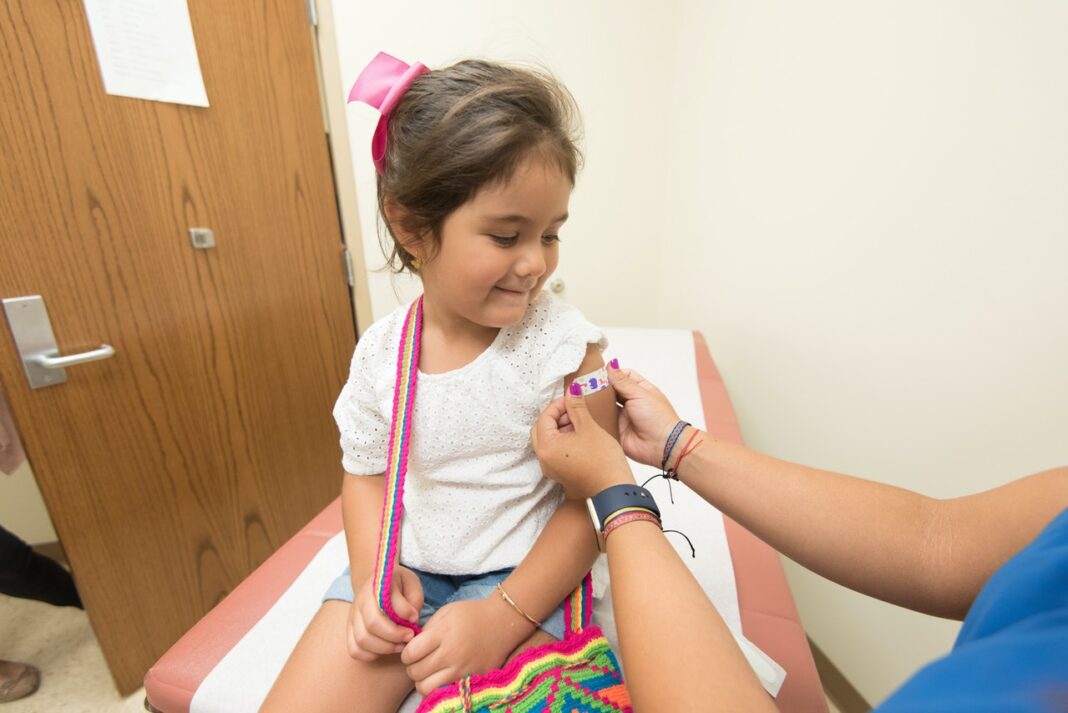 Federaţia Asociaţiilor Bolnavilor de Cancer: 90% dintre cazurile de cancer de col uterin pot fi prevenite prin vaccinare anti-HPV