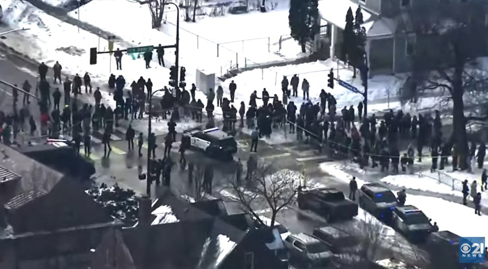 Femeie împușcată în față de un agent federal în Minneapolis, în timpul unei ample operațiuni anti-imigrație