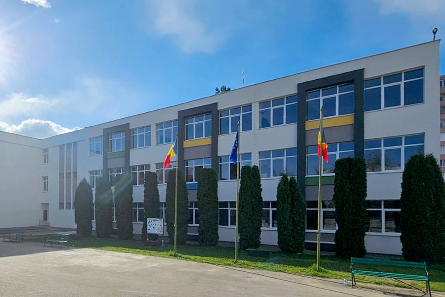 Ferrari îi felicită pe profesorii unui liceu tehnologic din Târgu Mureș: un fost elev proiectează acum pentru celebrul constructor italian