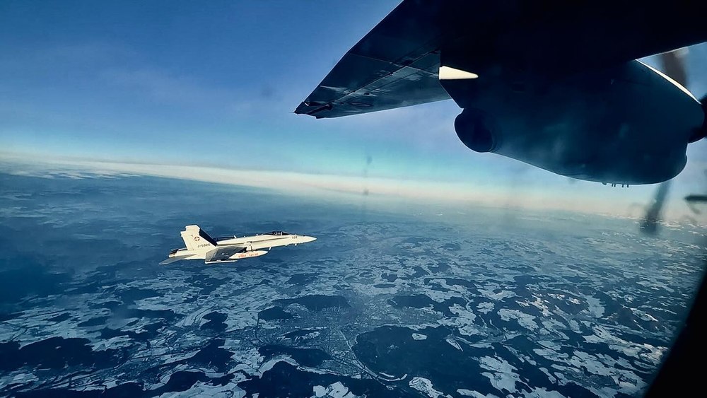 Forțele aeriene elvețiene lămuresc controversa escortării aeronavei în care s-a aflat președintele Nicușor Dan. „Dorim să mulțumim României”