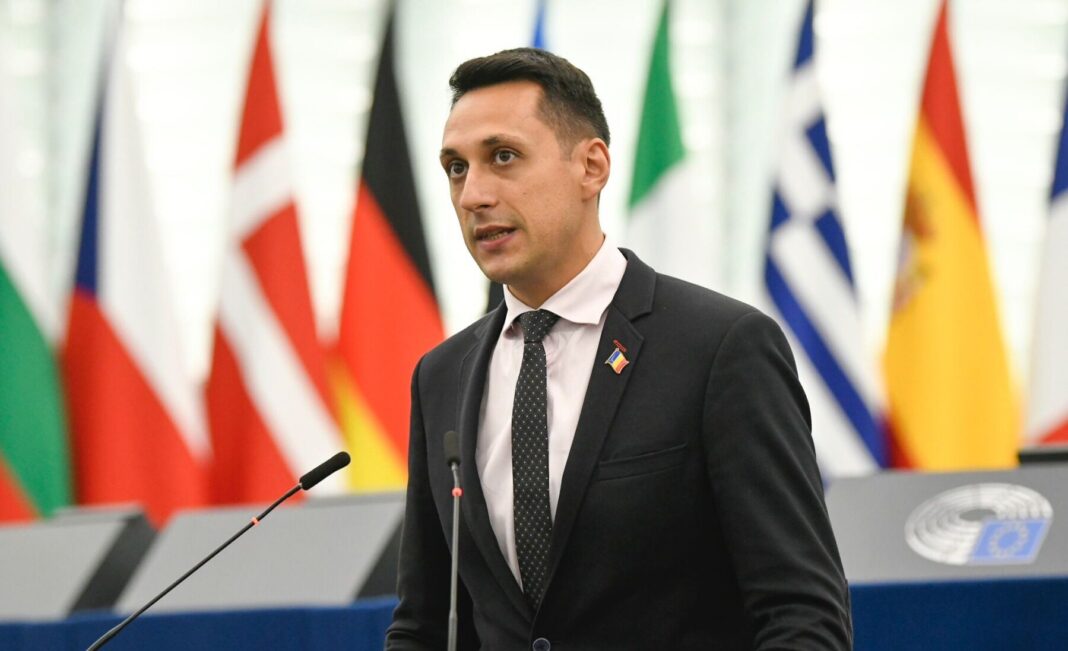 Fostul europarlamentar Vlad Gheorghe, despre europarlamentarul PSD Claudiu Manda: Pudelul gelat de Olt ne ține lecții de drept constituțional așa cum orice infractor ne ține lecții de penal