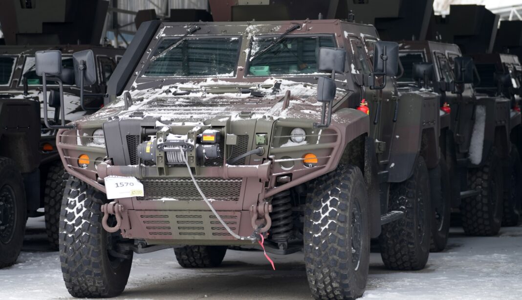 FOTO Primele blindate Cobra II 4×4 au fost livrate Forțelor Terestre Române / Peste 1000 de astfel de vehicule vor intra în dotarea Armatei