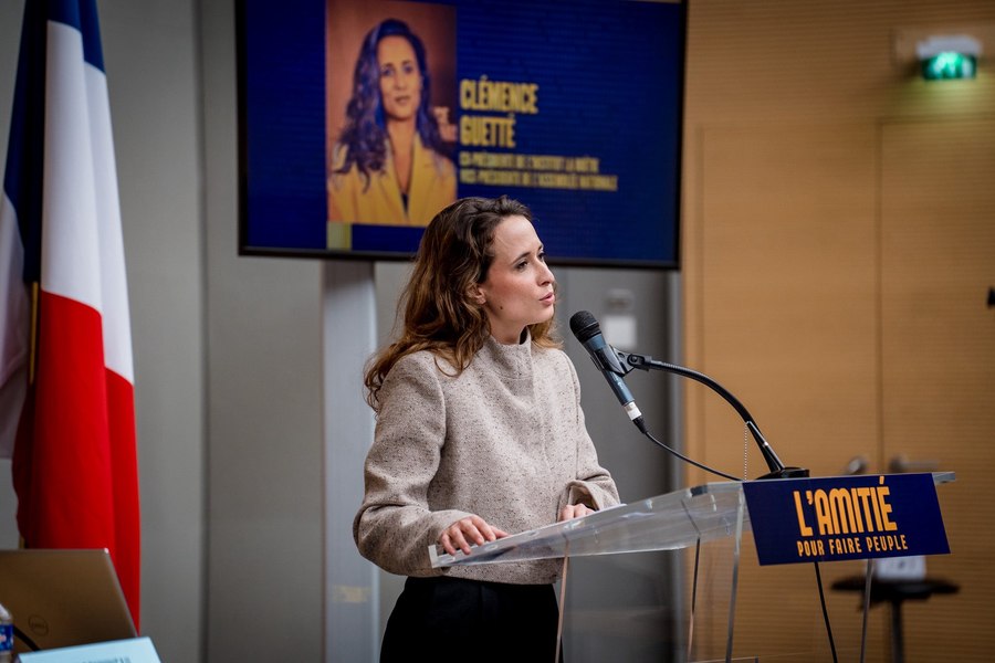 Franța dezbate posibilitatea ieșirii din NATO. Propunerea, depusă în Parlament