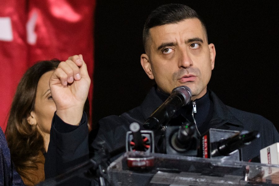 George Simion îndeamnă din nou la proteste: „Nu mai comentați online, ieșiți în stradă!”