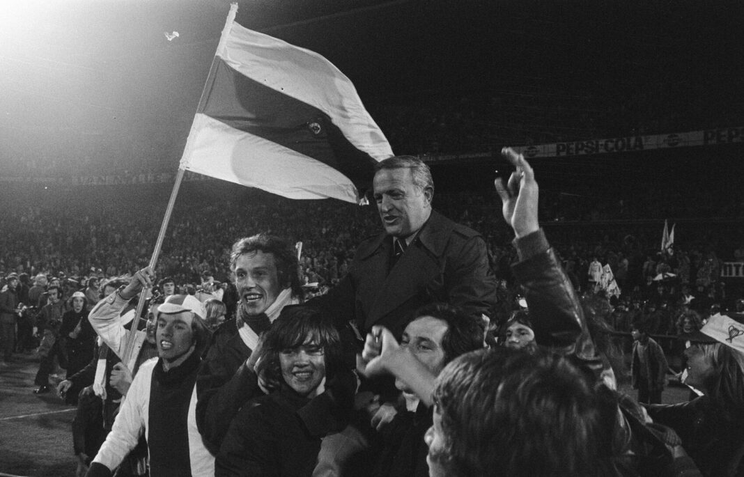 GSP: Marele antrenor de fotbal Ștefan Kovacs a fost turnător la Securitatea comunistă. Omul care mai târziu a antrenat Ajax Amsterdam a semnat 34 de note informative