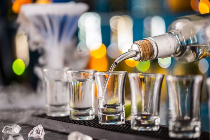Guvernul britanic vrea să-şi ajute celebrele pub-uri să nu intre în faliment din cauza majorării taxelor. Acţiunile companiilor din sector se află acum la maximele ultimilor ani