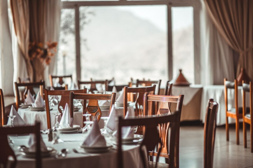 Guvernul premierului ungar Viktor Orban le oferă restaurantelor un sprijin financiar de peste 300 de milioane de dolari înaintea alegerilor