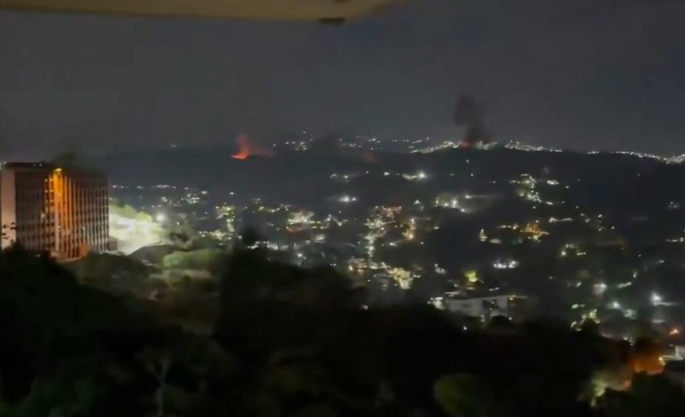 Haos în Venezuela: explozii și incendii zguduie capitala. Blackout înunele zone, pe fondul tensiunilor cu Washington