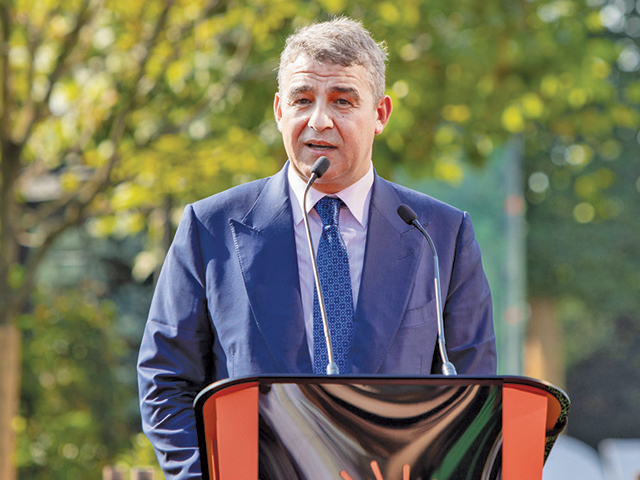 Hidroelectrica, compania de stat evaluată la 62 mld. lei, pregăteşte o asociere cu antreprenorul Iulian Dascălu pentru o centrală de 300 MW, dezvoltată în judeţul Neamţ. Acum, firma care va construi centrala are un singur angajat