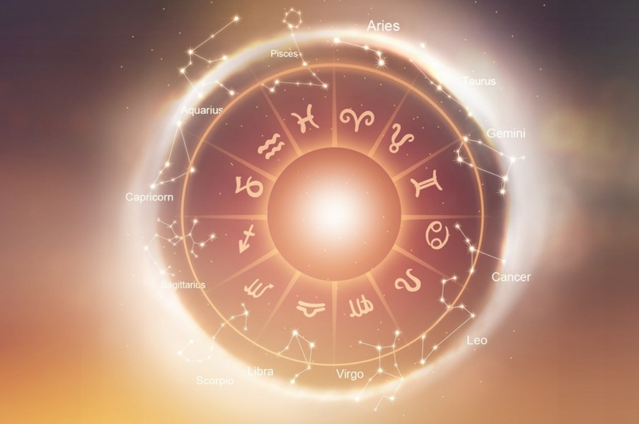 Horoscop sâmbătă, 3 ianuarie. Balanțele caută sfaturi, iar Scorpionii trec prin transformări emoționale