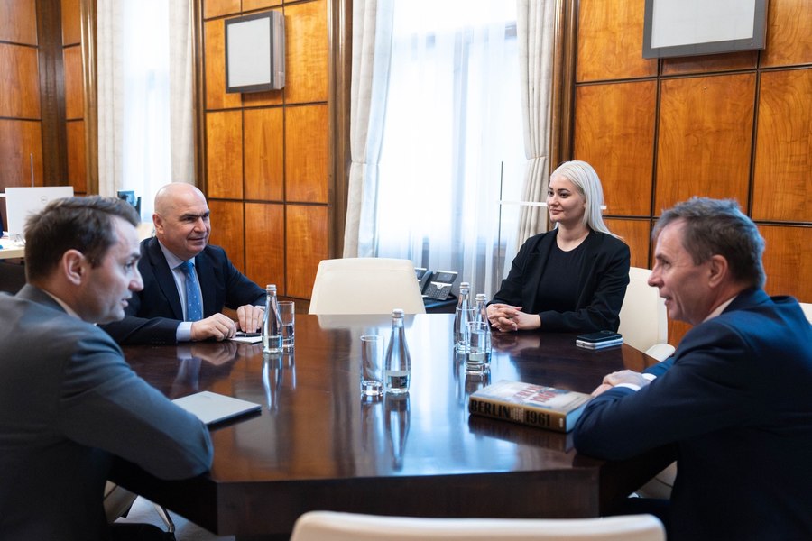 Ilie Bolojan a discutat cu conducerea Wizz Air despre extinderea zborurilor companiei în România