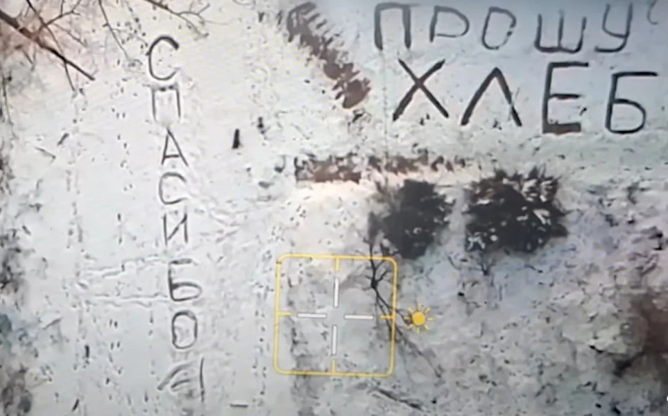 În Konstantinovka, o femeie în vârstă a scris o cerere de ajutor în zăpadă, iar un soldat i-a aruncat provizii alimentare dintr-o dronă