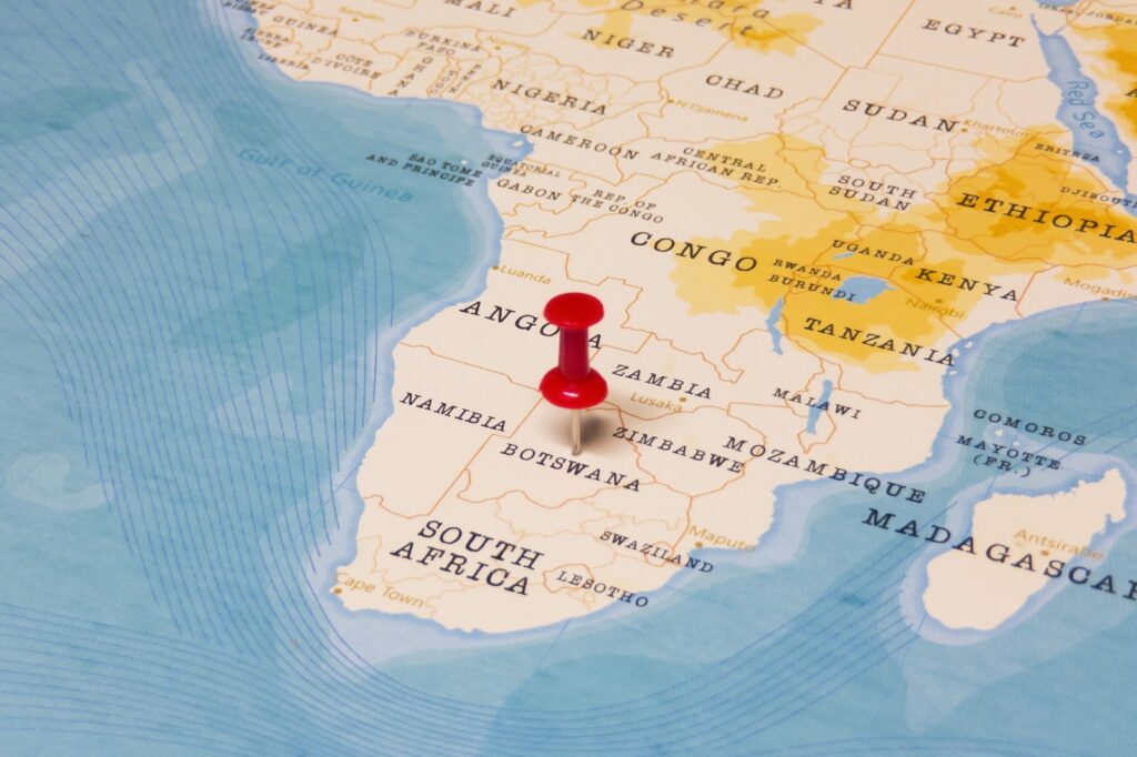 În plină tensiune cu Occidentul, Rusia este invitată de Botswana, un stat african stabil, să investească în resurse-cheie precum diamante și pământuri rare