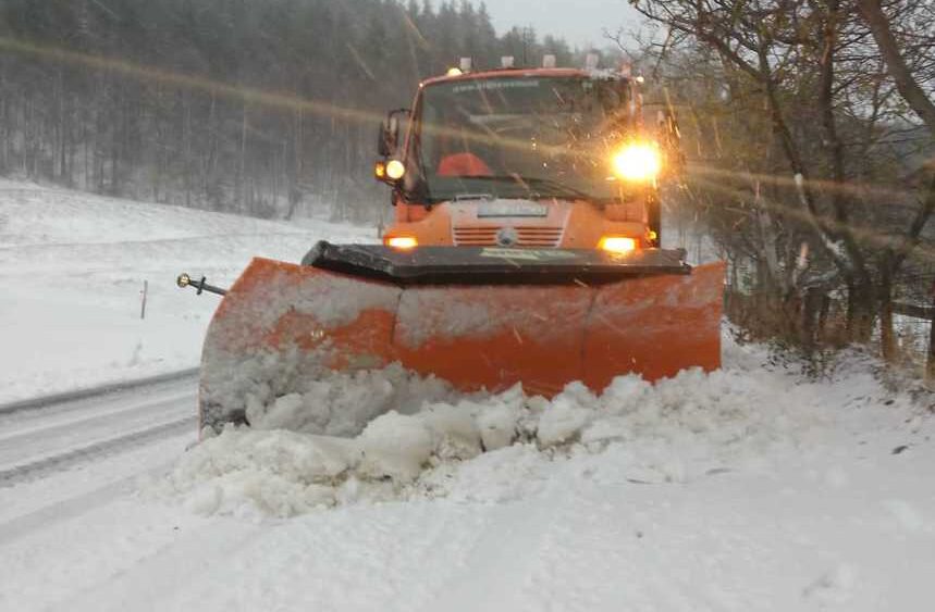 Infotrafic: Utilajele de deszăpezire intervin pe numeroase șosele din Ardeal și Moldova / Sunt afectate județele Bistrița-Năsăud, Caraș-Severin, Maramureș, Mureș și Suceava
