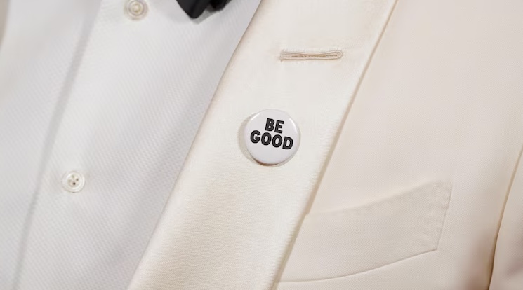 Insigne cu mesaj de protest împotriva ICE la Globurile de Aur, purtate de vedete / ”Avem nevoie de artiștii noștri. Avem nevoie de oamenii care reflectă societatea”