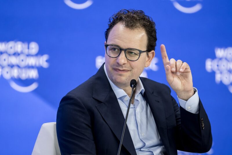 Inteligența artificială va crea daune civilizației umane, dacă guvernele nu iau în serios „ceea ce ar putea merge prost”, afirmă fondatorul celui mai popular sistem de IA pentru afaceri globale