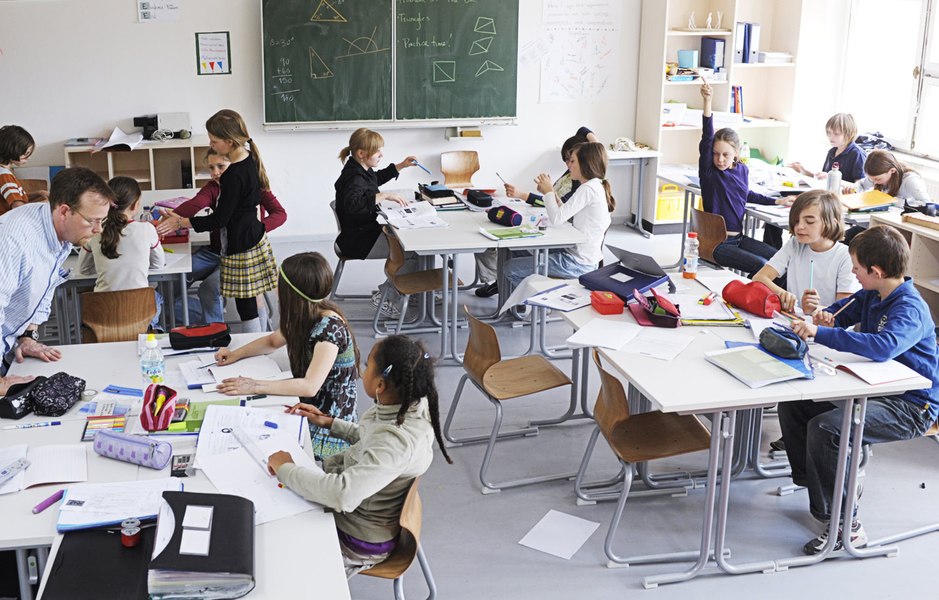 Învață elevii din Finlanda doar patru ore pe zi? Cât este mit și cât adevăr în povestea celui mai relaxat sistem educațional