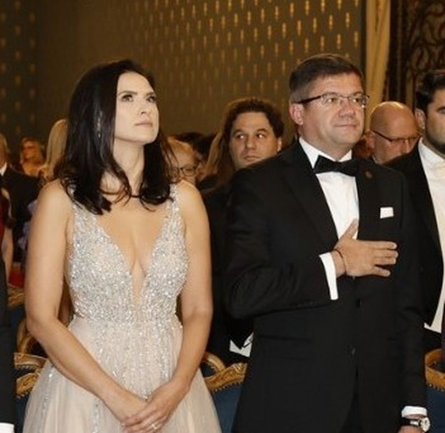 Investigație Reporteris: Partenera de viață a șefului CJ Iași deține un record de funcții publice / Apă, Gaz, Parlament, Guvern și Imprimeria Națională, instituții în care a lucrat în ultimii ani