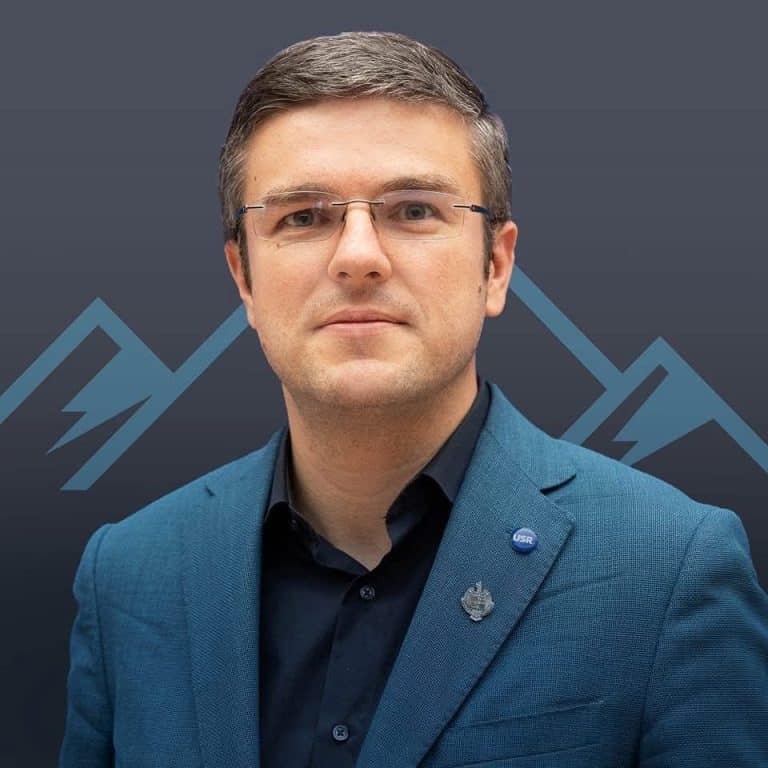 Irineu Darău îl apară pe Ilie Bolojan: Schimbarea lui din funcție „ar deraia trenul reformei”