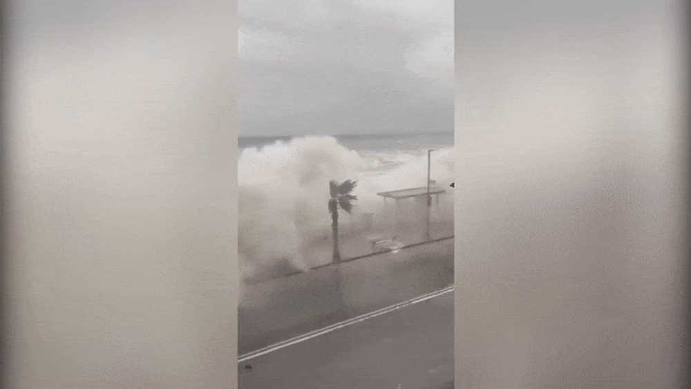 Italia, lovită de valuri uriașe în urma ciclonului Harry. Autoritățile au emis coduri roșii de alertă în sudul țării