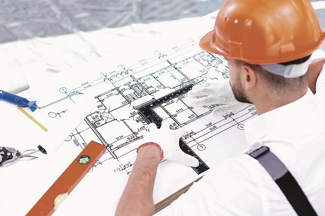 Jobul zilei. Un inginer constructor absolvent al Universităţii Tehnice de Construcţii din Bucureşti câştigă, în medie, 10.150 de lei brut pe lună după un an de la angajare. La această valoare, salariul net este de circa 5.900 de lei pe lună