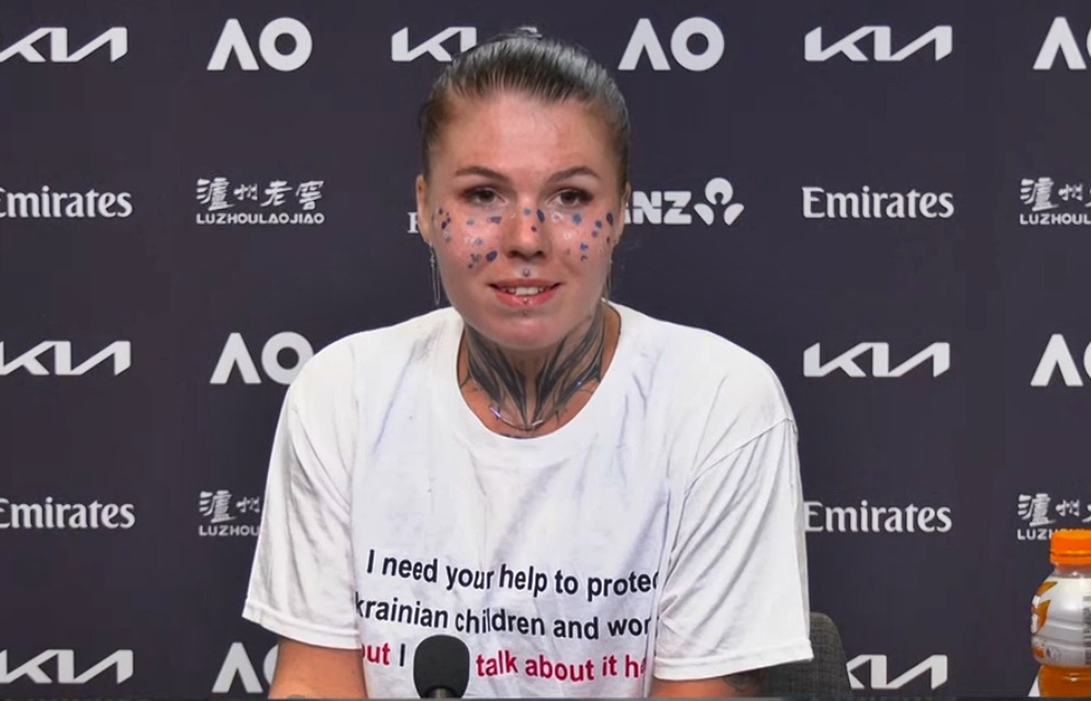 „Joc pentru tatăl meu, care luptă în război” – Povestea ucrainencei care a impresionat la Australian Open