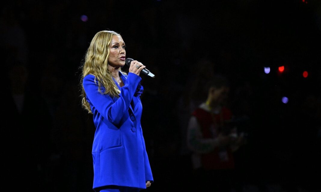 „Lăsați Groenlanda în pace!”: Un spectator care a huiduit imnul SUA la meciul NBA de la Londra a fost aplaudat